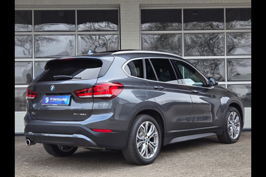 BMW X1 XDRIVE25E I PANORAMA I SPORTSTOELEN I KEYLESS I NAVIGATIE I