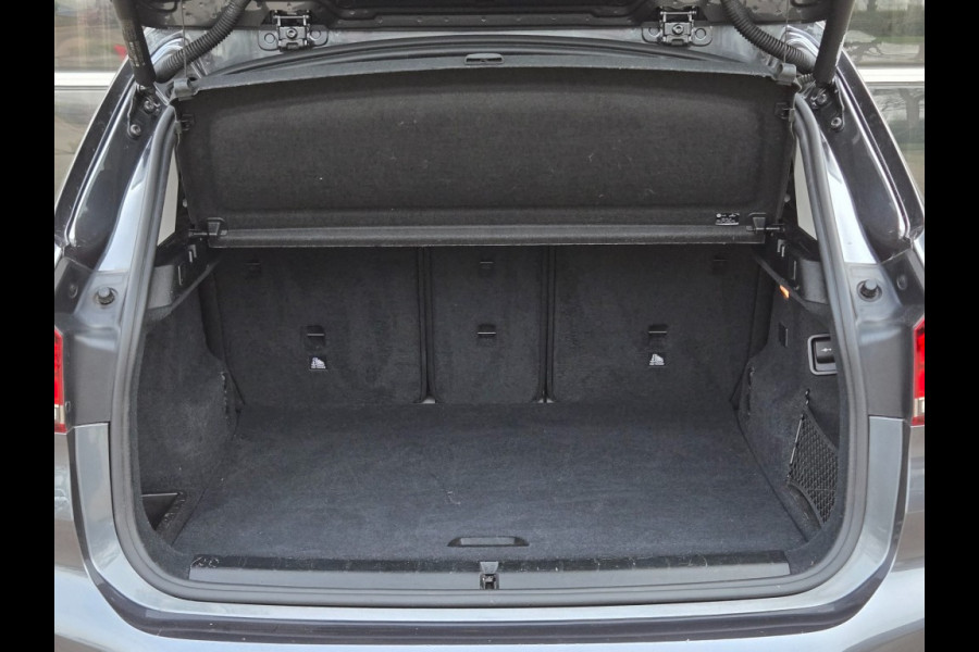 BMW X1 XDRIVE25E I PANORAMA I SPORTSTOELEN I KEYLESS I NAVIGATIE I