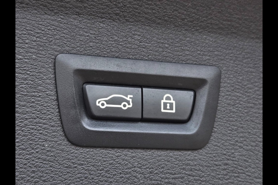 BMW X1 XDRIVE25E I PANORAMA I SPORTSTOELEN I KEYLESS I NAVIGATIE I