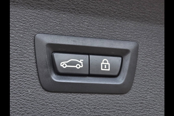 BMW X1 XDRIVE25E I PANORAMA I SPORTSTOELEN I KEYLESS I NAVIGATIE I