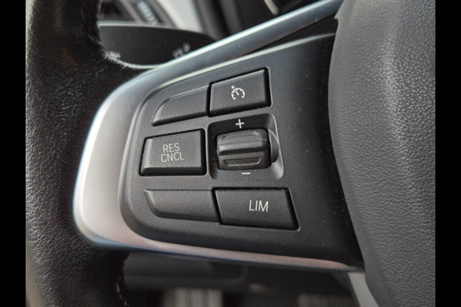 BMW X1 XDRIVE25E I PANORAMA I SPORTSTOELEN I KEYLESS I NAVIGATIE I