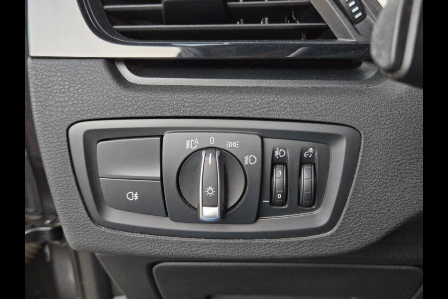 BMW X1 XDRIVE25E I PANORAMA I SPORTSTOELEN I KEYLESS I NAVIGATIE I