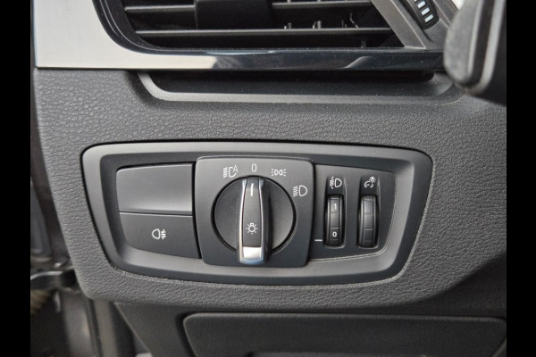 BMW X1 XDRIVE25E I PANORAMA I SPORTSTOELEN I KEYLESS I NAVIGATIE I
