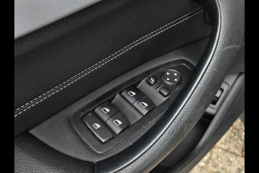 BMW X1 XDRIVE25E I PANORAMA I SPORTSTOELEN I KEYLESS I NAVIGATIE I