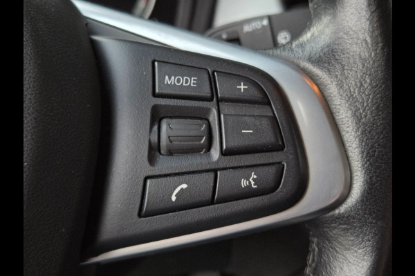 BMW X1 XDRIVE25E I PANORAMA I SPORTSTOELEN I KEYLESS I NAVIGATIE I
