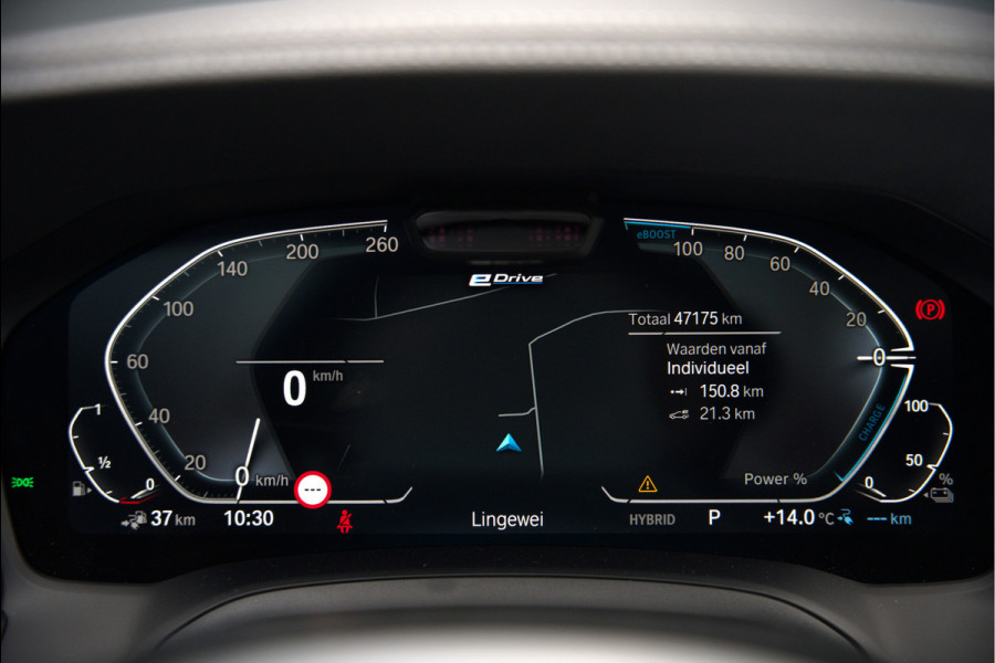 BMW 3 Serie Touring 330e xDrive High Executive M Sport | M Performance | Panoramadak | Harman Kardon | 360° Camera | Assisted Driving | Head Up Display | Stoelverwarming | Stuurverwarming | Apple Carplay | Navigatie | Adaptive Cruise Control | Am