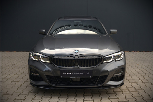 BMW 3 Serie Touring 330e xDrive High Executive M Sport | M Performance | Panoramadak | Harman Kardon | 360° Camera | Assisted Driving | Head Up Display | Stoelverwarming | Stuurverwarming | Apple Carplay | Navigatie | Adaptive Cruise Control | Am