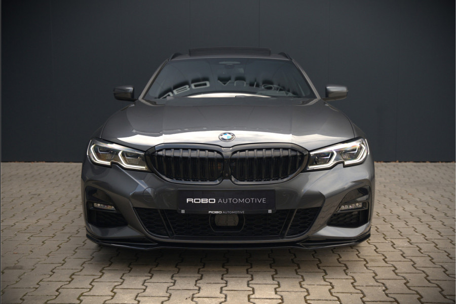 BMW 3 Serie Touring 330e xDrive High Executive M Sport | M Performance | Panoramadak | Harman Kardon | 360° Camera | Assisted Driving | Head Up Display | Stoelverwarming | Stuurverwarming | Apple Carplay | Navigatie | Adaptive Cruise Control | Am