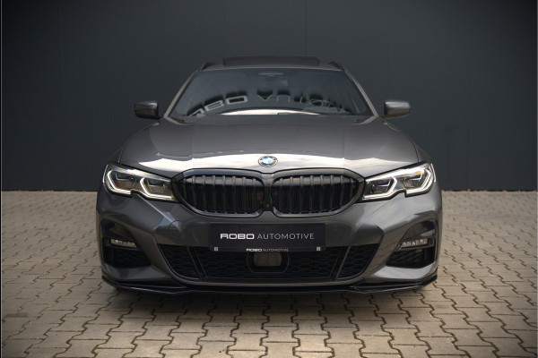 BMW 3 Serie Touring 330e xDrive High Executive M Sport | M Performance | Panoramadak | Harman Kardon | 360° Camera | Assisted Driving | Head Up Display | Stoelverwarming | Stuurverwarming | Apple Carplay | Navigatie | Adaptive Cruise Control | Am