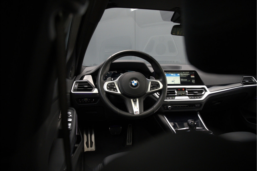 BMW 3 Serie Touring 330e xDrive High Executive M Sport | M Performance | Panoramadak | Harman Kardon | 360° Camera | Assisted Driving | Head Up Display | Stoelverwarming | Stuurverwarming | Apple Carplay | Navigatie | Adaptive Cruise Control | Am