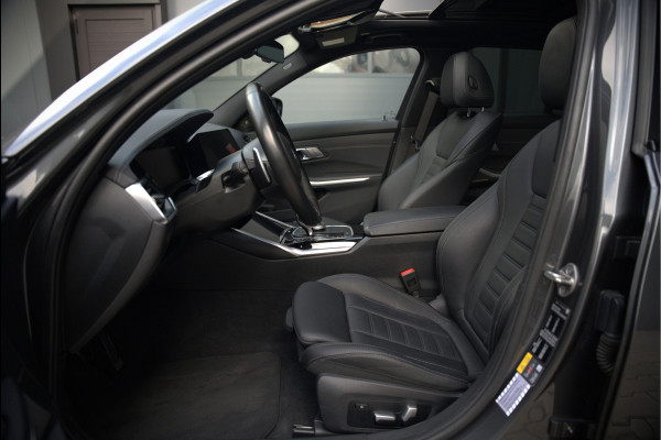 BMW 3 Serie Touring 330e xDrive High Executive M Sport | M Performance | Panoramadak | Harman Kardon | 360° Camera | Assisted Driving | Head Up Display | Stoelverwarming | Stuurverwarming | Apple Carplay | Navigatie | Adaptive Cruise Control | Am