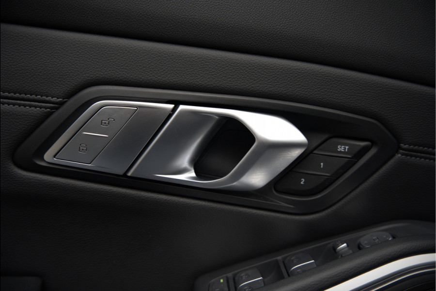 BMW 3 Serie Touring 330e xDrive High Executive M Sport | M Performance | Panoramadak | Harman Kardon | 360° Camera | Assisted Driving | Head Up Display | Stoelverwarming | Stuurverwarming | Apple Carplay | Navigatie | Adaptive Cruise Control | Am