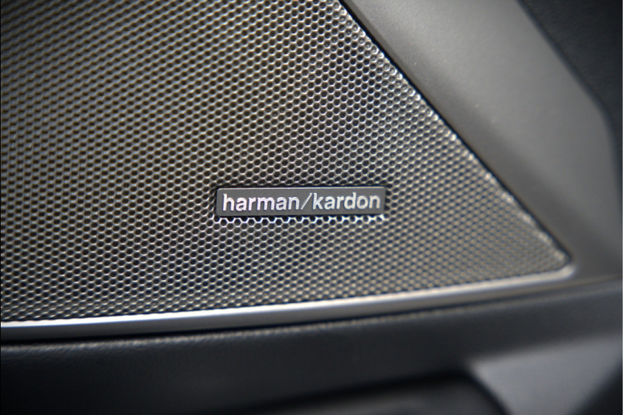 BMW 3 Serie Touring 330e xDrive High Executive M Sport | M Performance | Panoramadak | Harman Kardon | 360° Camera | Assisted Driving | Head Up Display | Stoelverwarming | Stuurverwarming | Apple Carplay | Navigatie | Adaptive Cruise Control | Am