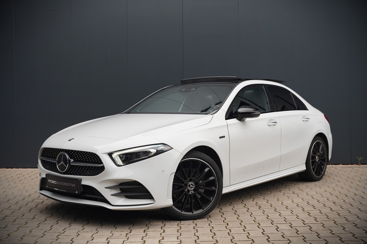 Mercedes-Benz A-Klasse 250 e AMG Premium | Panoramadak | Burmester | Stoelverwarming | Memory Seat | Adaptive Cruise Control | Camera | Head-Up Display | Apple Carplay | Ambiance Verlichting | Night Pakket | Keyless | Dealer Onderho Mercedes-Benz A-Klasse 250 e AMG Premium | Panoramadak | Burmester | Stoelverwarming | Memory Seat | Adaptive Cruise Control | Camera | Head-Up Display | Apple Carplay | Ambiance Verlichting | Night Pakket | Keyless | Dealer Onderho