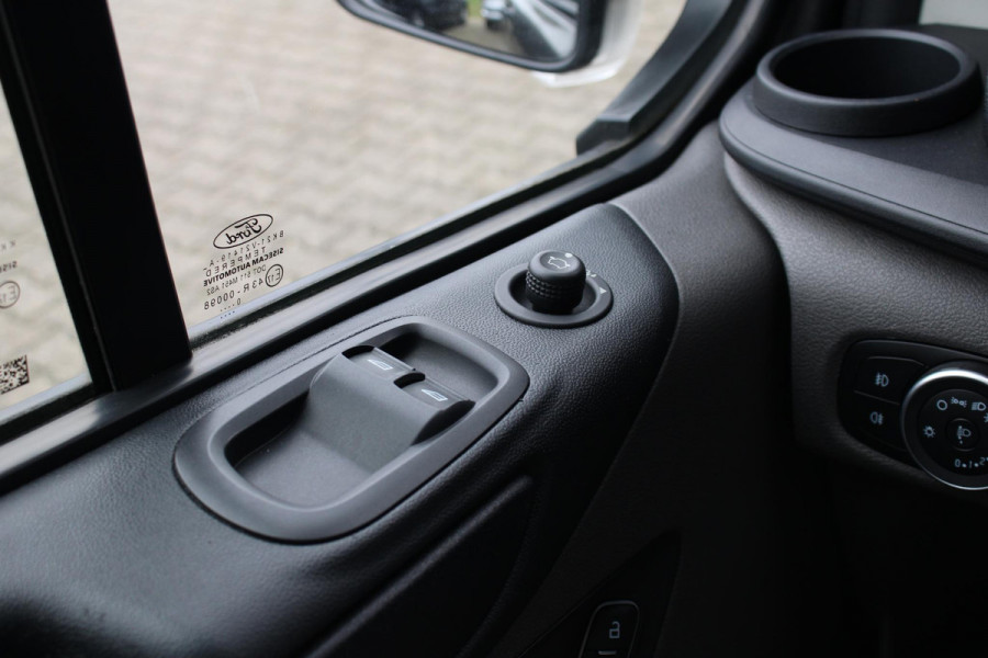 Ford Transit Custom 320 2.0 TDCI L2H1 Trend | Automaat | Voorruitverwarming | Trekhaak | Sidebars | Lichtmetalen Velgen |