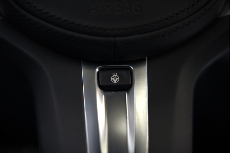 BMW 3 Serie Touring 330e xDrive High Executive M Sport | M Performance | Panoramadak | Harman Kardon | 360° Camera | Assisted Driving | Head Up Display | Stoelverwarming | Stuurverwarming | Apple Carplay | Navigatie | Adaptive Cruise Control | Am