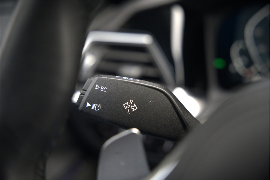 BMW 3 Serie Touring 330e xDrive High Executive M Sport | M Performance | Panoramadak | Harman Kardon | 360° Camera | Assisted Driving | Head Up Display | Stoelverwarming | Stuurverwarming | Apple Carplay | Navigatie | Adaptive Cruise Control | Am