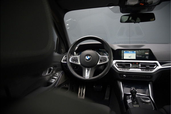 BMW 3 Serie Touring 330e xDrive High Executive M Sport | M Performance | Panoramadak | Harman Kardon | 360° Camera | Assisted Driving | Head Up Display | Stoelverwarming | Stuurverwarming | Apple Carplay | Navigatie | Adaptive Cruise Control | Am