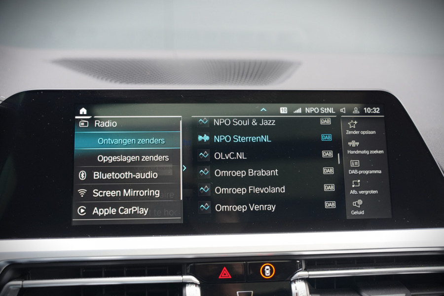 BMW 3 Serie Touring 330e xDrive High Executive M Sport | M Performance | Panoramadak | Harman Kardon | 360° Camera | Assisted Driving | Head Up Display | Stoelverwarming | Stuurverwarming | Apple Carplay | Navigatie | Adaptive Cruise Control | Am