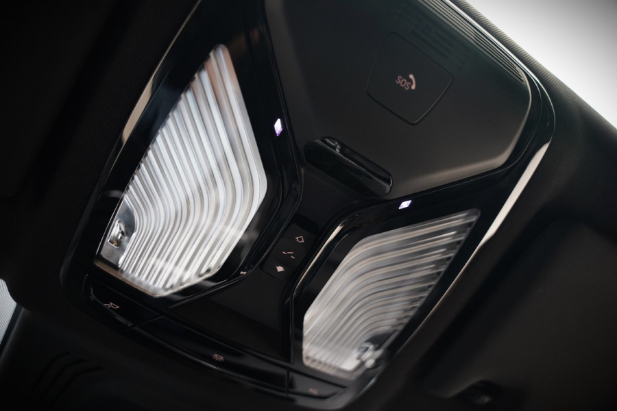 BMW 3 Serie Touring 330e xDrive High Executive M Sport | M Performance | Panoramadak | Harman Kardon | 360° Camera | Assisted Driving | Head Up Display | Stoelverwarming | Stuurverwarming | Apple Carplay | Navigatie | Adaptive Cruise Control | Am