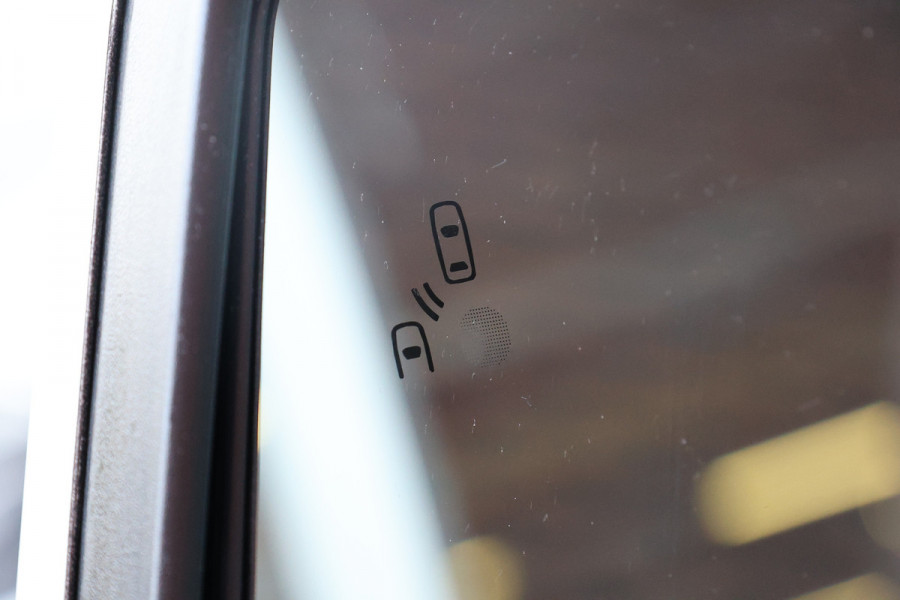 Ford Transit Custom 320 2.0 TDCI L2H1 Raptor Edition | Bi-Xenon | CarPlay | Navigatie | Camera | Stoelverwarming | Dodehoek detector | Lane Assist | DAB | Werkplaatsinrichting | 3-Zitter | Dealer onderhouden | Nieuwe APK