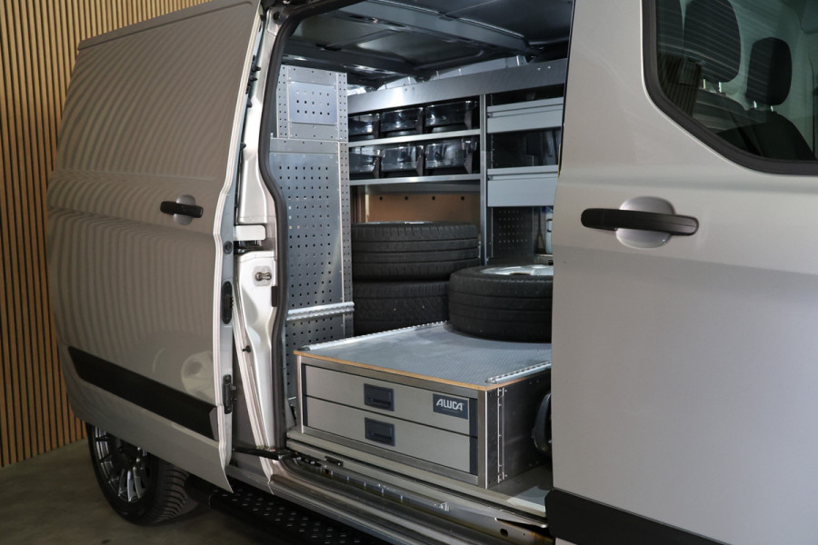 Ford Transit Custom 320 2.0 TDCI L2H1 Raptor Edition | Bi-Xenon | CarPlay | Navigatie | Camera | Stoelverwarming | Dodehoek detector | Lane Assist | DAB | Werkplaatsinrichting | 3-Zitter | Dealer onderhouden | Nieuwe APK