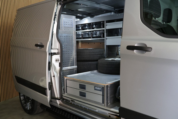 Ford Transit Custom 320 2.0 TDCI L2H1 Raptor Edition | Bi-Xenon | CarPlay | Navigatie | Camera | Stoelverwarming | Dodehoek detector | Lane Assist | DAB | Werkplaatsinrichting | 3-Zitter | Dealer onderhouden | Nieuwe APK