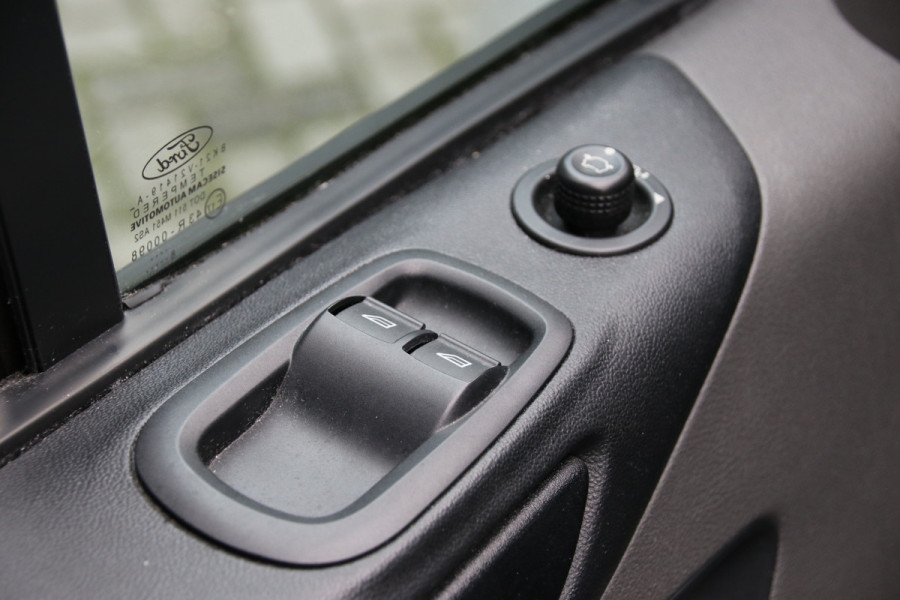 Ford Transit Custom 320 2.0 TDCI L2H1 Raptor Edition | Bi-Xenon | CarPlay | Navigatie | Camera | Stoelverwarming | Dodehoek detector | Lane Assist | DAB | Werkplaatsinrichting | 3-Zitter | Dealer onderhouden | Nieuwe APK