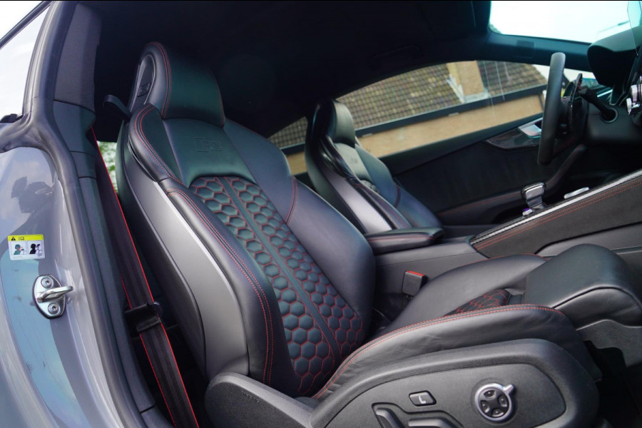 Audi RS5 Coupé 2.9 TFSI RS 5 Quattro | Keramische remmerij | Carbon binnen+buiten | Massage stoelen | HUD | Bang&Olufsen | Virtual