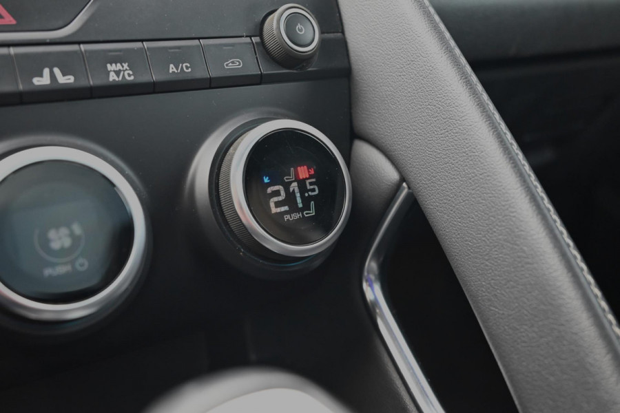 Jaguar E-Pace 2.0 P250 AWD R-Dynamic 250 PK Adaptive Pano 360 Camera Leder Trekhaak 20''