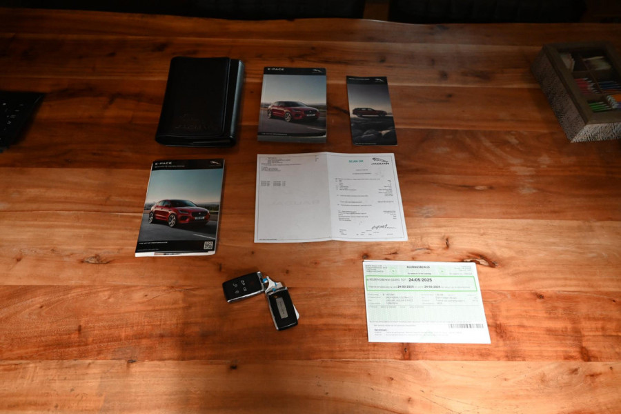 Jaguar E-Pace 2.0 P250 AWD R-Dynamic 250 PK Adaptive Pano 360 Camera Leder Trekhaak 20''