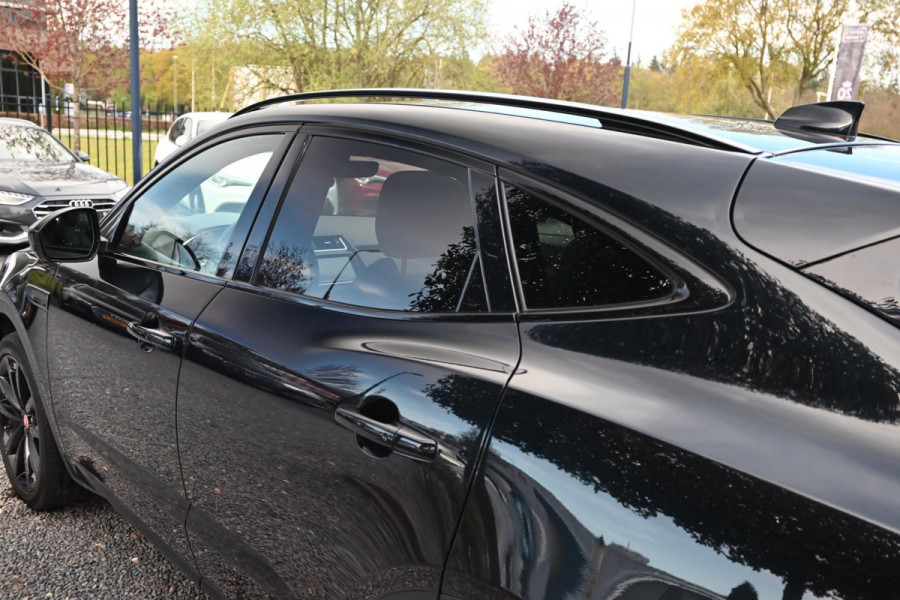 Jaguar E-Pace 2.0 P250 AWD R-Dynamic 250 PK Adaptive Pano 360 Camera Leder Trekhaak 20''