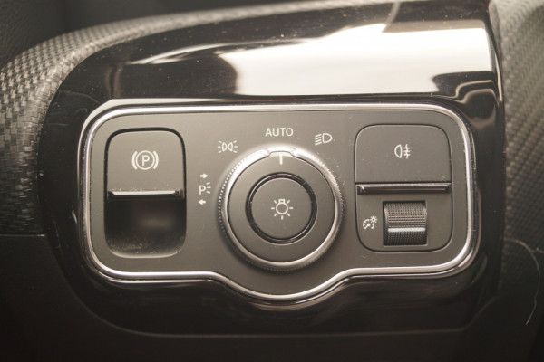 Mercedes-Benz A-Klasse 180d Automaat Business Solution Limited -LED-ECC-NAVI-