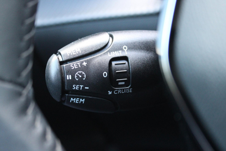 Peugeot e-208 EV STYLE 136PK 50 kWh | 3-FASE | ACHTERUITRIJ CAMERA | DAB+ RADIO | CLIMATE CONTROL | CRUISE CONTROL | LICHTMETALEN VELGEN | APPLE CARPLAY/ANDROID AUTO | KEYLESS START | LED KOPLAMPEN |