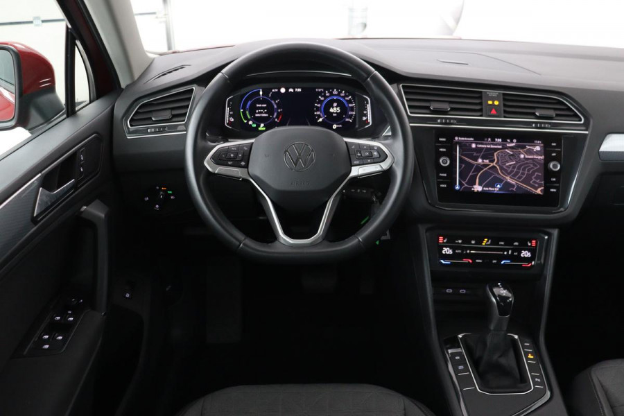 Volkswagen Tiguan 1.4 TSI eHybrid Life | Stoel & stuurverwarming | Carplay | Adaptive cruise | Full LED | Navigatie | Parkeerhulp | Active Info Display