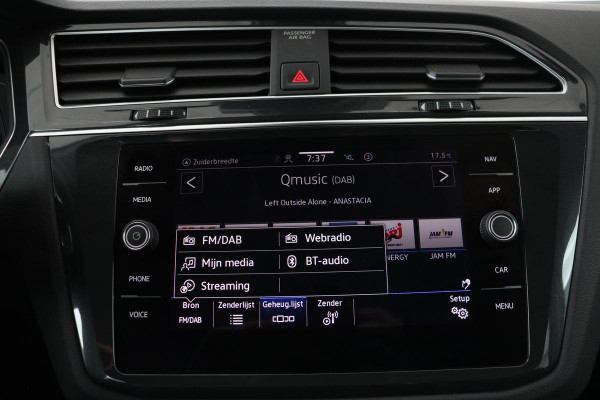 Volkswagen Tiguan 1.4 TSI eHybrid Life | Stoel & stuurverwarming | Carplay | Adaptive cruise | Full LED | Navigatie | Parkeerhulp | Active Info Display