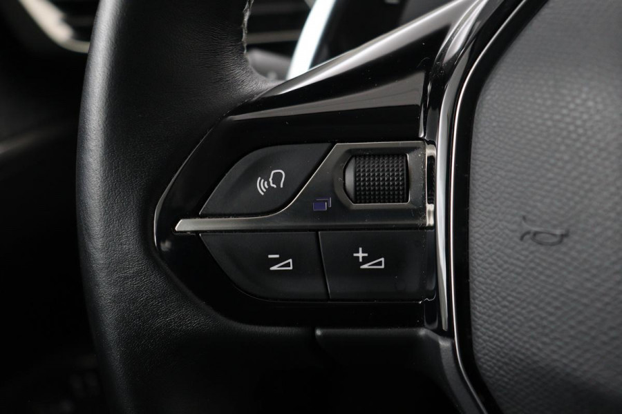 Peugeot 3008 1.6 HYbrid 225 Allure | Stoelverwarming | Carplay | Adaptive cruise | Full LED | Keyless | Camera | Navigatie | Dodehoek detectie | Half leder