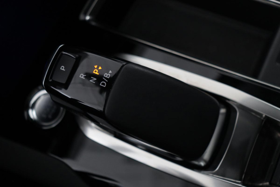 Peugeot 3008 1.6 HYbrid 225 Allure | Stoelverwarming | Carplay | Adaptive cruise | Full LED | Keyless | Camera | Navigatie | Dodehoek detectie | Half leder