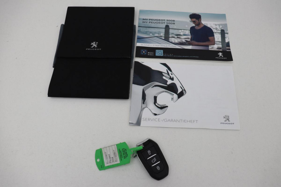 Peugeot 3008 1.6 HYbrid 225 Allure | Stoelverwarming | Carplay | Adaptive cruise | Full LED | Keyless | Camera | Navigatie | Dodehoek detectie | Half leder