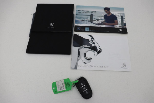 Peugeot 3008 1.6 HYbrid 225 Allure | Stoelverwarming | Carplay | Adaptive cruise | Full LED | Keyless | Camera | Navigatie | Dodehoek detectie | Half leder