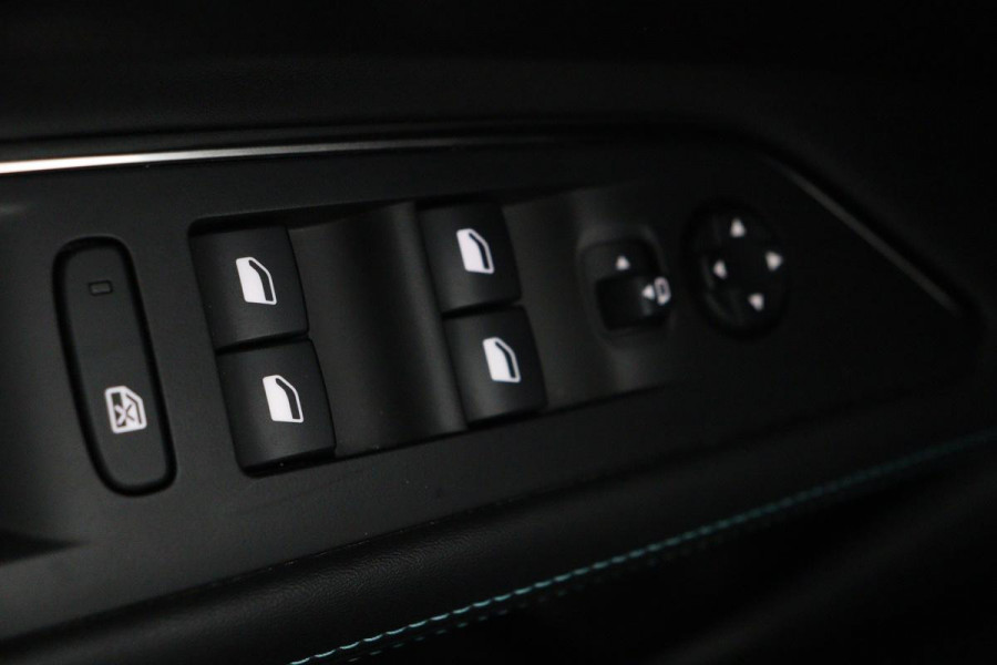 Peugeot 3008 1.6 HYbrid 225 Allure | Stoelverwarming | Carplay | Adaptive cruise | Full LED | Keyless | Camera | Navigatie | Dodehoek detectie | Half leder