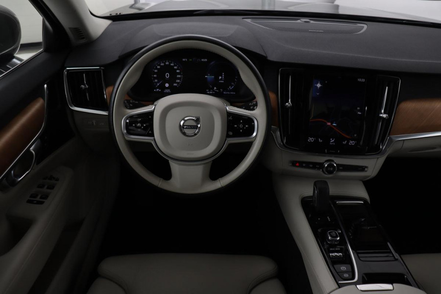Volvo V90 2.0 T6 AWD Recharge Business Pro | Trekhaak | Leder | Stoel & stuurverwarming | Harman/Kardon | Adaptive cruise | Camera | Carplay | Keyless | Navigatie
