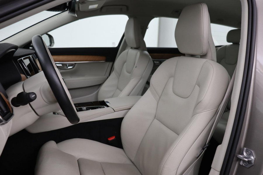 Volvo V90 2.0 T6 AWD Recharge Business Pro | Trekhaak | Leder | Stoel & stuurverwarming | Harman/Kardon | Adaptive cruise | Camera | Carplay | Keyless | Navigatie