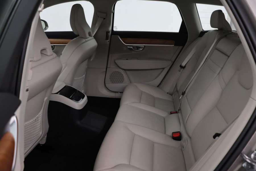 Volvo V90 2.0 T6 AWD Recharge Business Pro | Trekhaak | Leder | Stoel & stuurverwarming | Harman/Kardon | Adaptive cruise | Camera | Carplay | Keyless | Navigatie