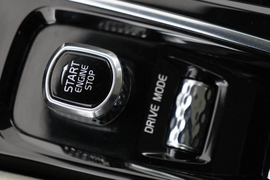 Volvo V90 2.0 T6 AWD Recharge Business Pro | Trekhaak | Leder | Stoel & stuurverwarming | Harman/Kardon | Adaptive cruise | Camera | Carplay | Keyless | Navigatie