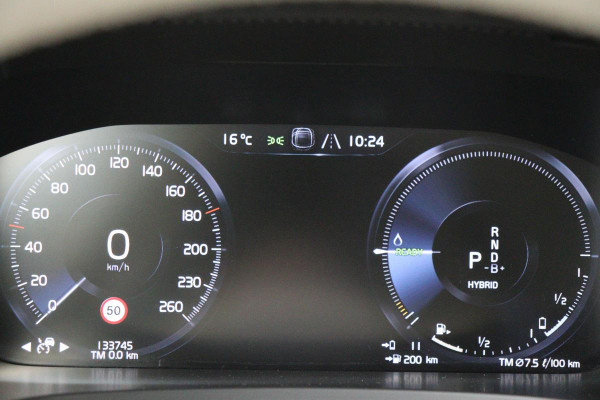 Volvo V90 2.0 T6 AWD Recharge Business Pro | Trekhaak | Leder | Stoel & stuurverwarming | Harman/Kardon | Adaptive cruise | Camera | Carplay | Keyless | Navigatie