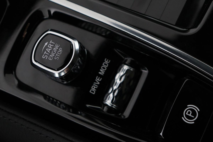 Volvo V60 2.0 T6 Recharge AWD Business Pro | Panoramadak | Head-Up | Leder | 360 camera | Stoel & stuurverwarming | Harman/Kardon | Keyless | Full LED | Carplay | Navigatie