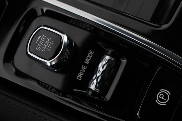 Volvo V60 2.0 T6 Recharge AWD Business Pro | Panoramadak | Head-Up | Leder | 360 camera | Stoel & stuurverwarming | Harman/Kardon | Keyless | Full LED | Carplay | Navigatie