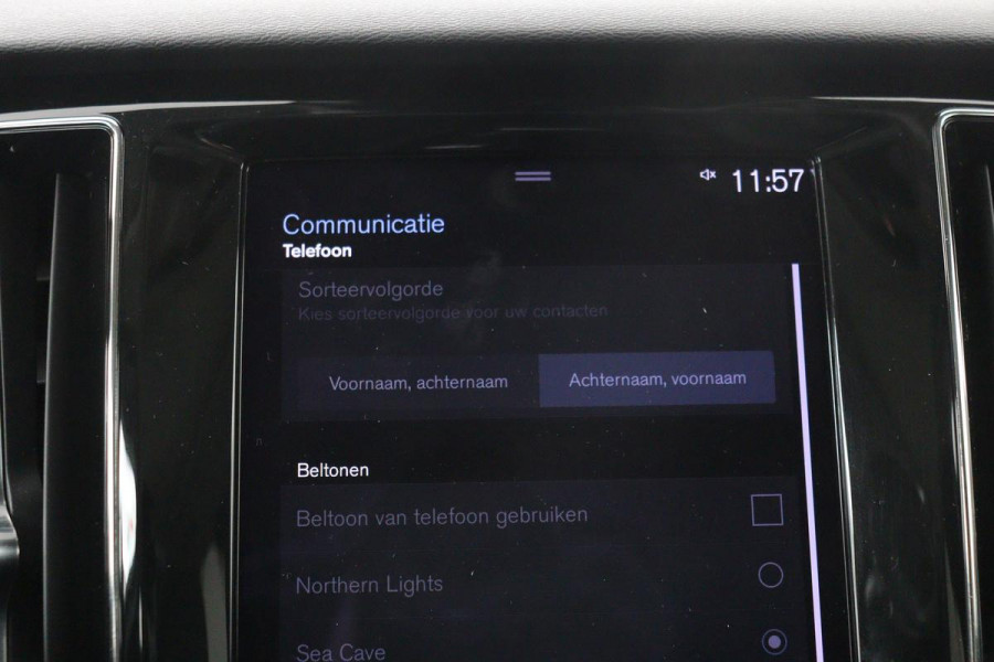 Volvo V60 2.0 T6 Recharge AWD Business Pro | Panoramadak | Head-Up | Leder | 360 camera | Stoel & stuurverwarming | Harman/Kardon | Keyless | Full LED | Carplay | Navigatie