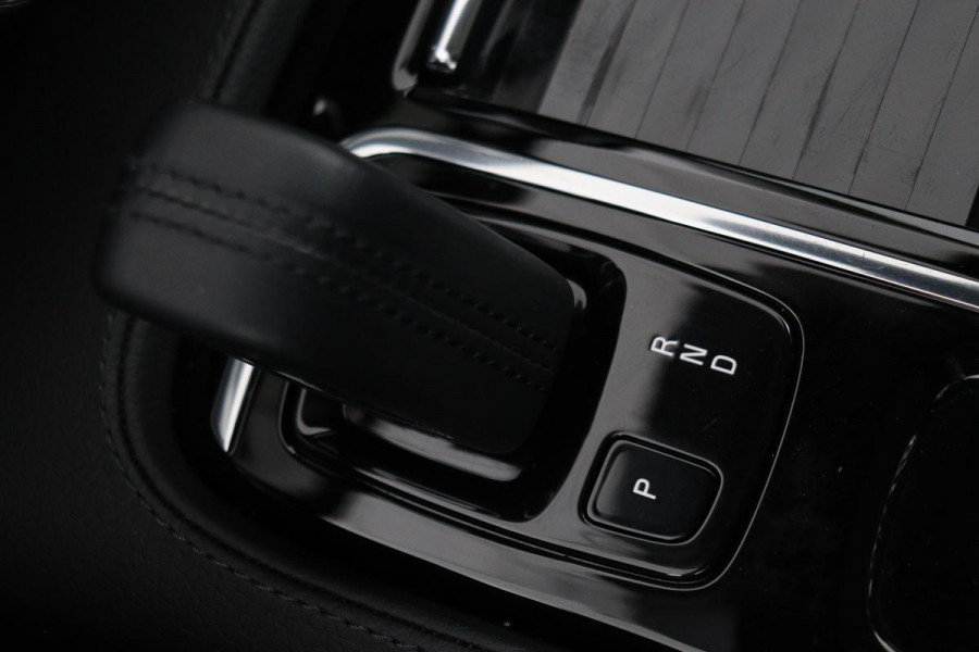 Volvo V60 2.0 T6 Recharge AWD Business Pro | Panoramadak | Head-Up | Leder | 360 camera | Stoel & stuurverwarming | Harman/Kardon | Keyless | Full LED | Carplay | Navigatie